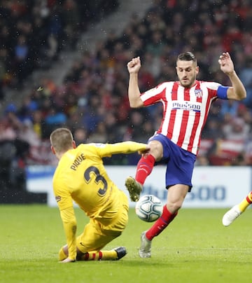 Koke y Gerard Piqué.