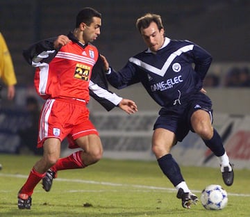 En la temporada 1998-1999 fich¨® por el F.C. Girondins de Burdeos,? donde se proclam¨® campe¨®n de la competici¨®n liguera francesa siendo el lateral izquierdo titular