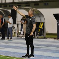 Autuori critica a los árbitros: “Me voy avergonzado”