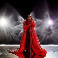 Did Rihanna pay tribute to late André Leon Talley with her outfit during the Super Bowl show?