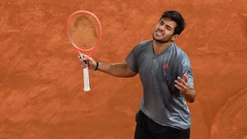 Chile's Cristian Garin reacts during his 2021 ATP Tour Madrid Open tennis tournament singles quarter-final match against Italy's Matteo Berrettini at the Caja Magica in Madrid on May 7, 2021. (Photo by OSCAR DEL POZO / AFP)