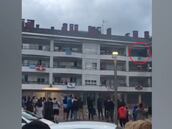 La 'fiesta' que se creó afuera de la casa del DT de la Real Sociedad tras el título