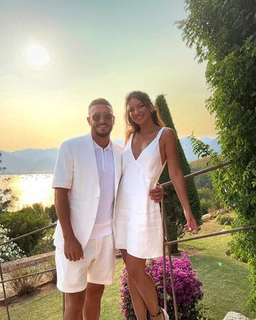 El capitán del Atlético de Madrid y su esposa se vistieron de blanco para la fiesta de preboda.