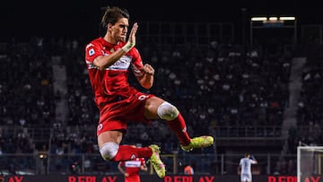 Dusan Vlahovic, jugador de la Fiorentina, celebra el gol anotado ante la Atalanta.