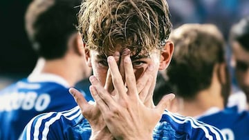 Nico Paz celebra uno de sus goles.