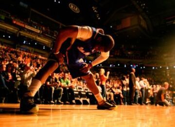 Chris Paul, que no estuvo muy acertado ante Phoenix (4 de 14), calienta en el US Aiways Center.