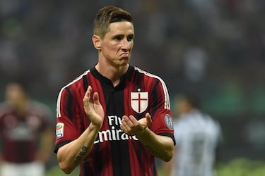 Fernando Torres (20-03-1984) es leyenda del Atlético, un símbolo del equipo madrileño. Fue la bandera del Atlético en uno de los momentos más complicados en la historia del club: el descenso a Segunda. Con el Atlético jugó 404 encuentros y marcó 129 goles. En la temporada 2007-08 se fue al Liverpool (donde dejó una gran impronta), luego al Chelsea (con el que ganó la Champions) y en la campaña 2014-15 recaló en el Milan. Disputó diez partidos ligueros y marcó un tanto. No tuvo un gran papel, aunque el Niño siempre ha hablado maravillas de la entidad italiana. En el mercado de invierno de esa temporada regresó al Atlético, con un Calderón casi lleno el día de su presentación como jugador rojiblanco. Ganó la Europa League en la 2017-18 y por fin pudo ver cumplido su sueño de ganar un título con el Atlético. Ahora es segundo entrenador del primer juvenil rojiblanco.