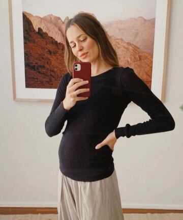 La hija de Bert¨ªn Osborne est¨¢ embarazada de tres meses. Casada con Jos¨¦ Entrecanales, Claudia mantiene informados a sus seguidores en las redes sociales de c¨®mo evoluciona su estado. Adem¨¢s, no solo se centra en mostrar los aspectos positivos de esta etapa tan importante en su vida ya que tambi¨¦n expresa que ¡°no todo es tan bonito como lo pintan¡±. ¡°Tienes derecho a sentirte frustrada o enfadada¡±, dice. Ser¨¢ el s¨¦ptimo nieto del presentador.