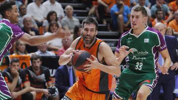 Fernando San Emeterio, durante los cuarto del playoff de la Liga Endesa contra el Unicaja M&aacute;laga.