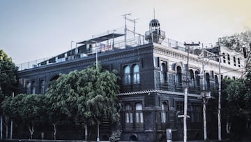 Es la primera vez que House of Vans se establece en una verdadera casa. Con historia, sala, jardín, patios y obviamente, vecinos. En concreto, en una casa ubicada en Rubens #6 esquina con avenida Revolución, sitio que albergó un famoso antro. En el barrio de Mixcoac.