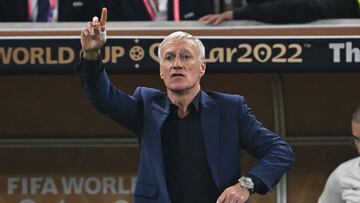 France's coach Didier Deschamps gives instructions to his players from the touchline during the Qatar 2022 World Cup final football match between Argentina and France at Lusail Stadium in Lusail, north of Doha on December 18, 2022. (Photo by Paul ELLIS / AFP)