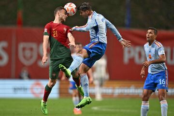 Diogo Jota y Álvaro Morata.