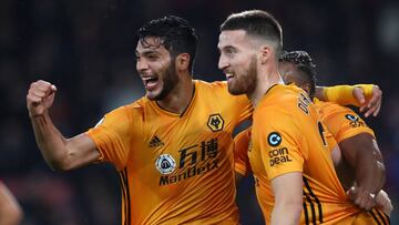 Raúl Jiménez guía a los Wolves al quinto lugar de la Premier