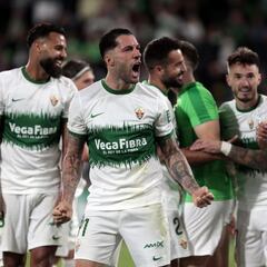 El Elche sigue lanzado a costa de un Real Zaragoza que se tambalea