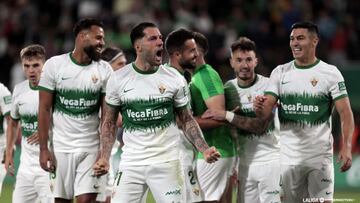 El Elche sigue lanzado a costa de un Real Zaragoza que se tambalea