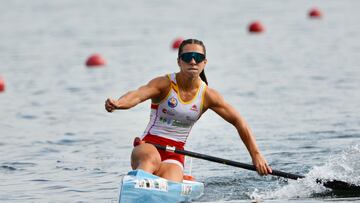 Antía Jácome celebra su medalla de plata.