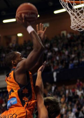 07/02/14 PARTIDO BALONCESTO COPA DEL REY CUARTOS  VALENCIA BASKET - BASKONIA LABORAL KUTXA  