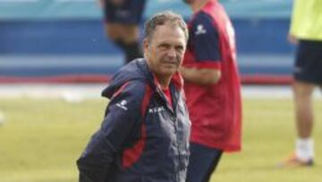 Joaqu&iacute;n Caparr&oacute;s, entrenador del Levante.