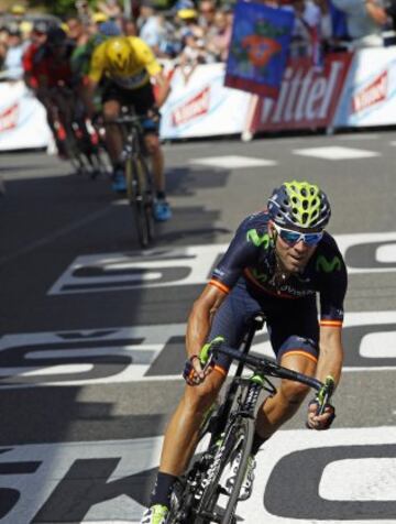 Alejandro Valverde atacó en el ascenso a la cota de Cauterets, donde terminaba la etapa.