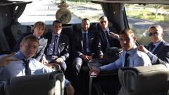 Kroos, Kovacic, Benzema, Sergio Ramos, Theo y Lucas Vázquez en el autobús del Real Madrid.