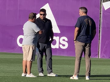 Ronaldo, presidente del Real Valladolid, departió con Jorge Santiago y Antonio Blanco.