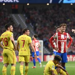 El Atleti se adapta a jugar con 10