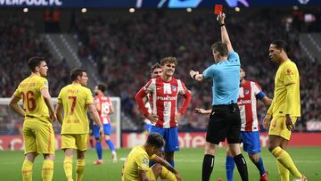 Griezmann ve la roja directa contra el Liverpool.