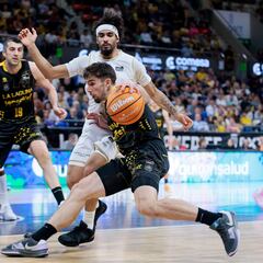 El Tenerife suda para superar a un bravo Burgos