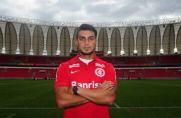 Paulo Magalhaes sorprendió al anunciar su fichaje en el Internacional de Porto Alegre.