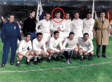 Santamaría posa con el equipo del Real Madrid campeón de Liga en la temporada 1960-61. Ganó un total de seis Ligas españolas. 
 