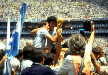 El Azteca fue testigo de cómo Maradona se convirtió en leyenda llevar a Argentina a su segundo campeonato del mundo. La Albiceleste venció a Alemania 3-2 gracias a los goles de José Luis Brown, Jorge Valdano y Jorge Burruchaga. Comandados por Carlos Bilardo, la 'Albiceleste' tuvo en el 'Diez' a su máximo estandarte: fue elegido como el mejor jugador del Mundial.
