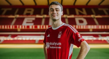 Uno de los mejores canteranos que ha sacado el Borussia de Dortmund en los últimos años. Debutó con 17 años, y en su segunda temporada ya era titular. Pero las lesiones han frustrado la progresión del estadounidense que, a sus 21 años, probará suerte en el Nottingham Forest de la Premier League.