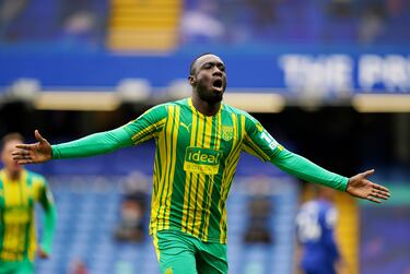 El Galatasaray pagó trece millones de euros al Kasimpasa para fichar al delantero centro nacido en Dakar, capital de Senegal. En la temporada 18/19 llegó a ser el máximo goleador de la Süper Lig
con treinta goles en su haber.