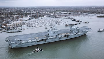 PORTSMOUTH, ENGLAND - NOVEMBER 21: HMS Queen Elizabeth sails into her home port of Portsmouth Naval Base following sea trials and ahead of being formally commissioned into the Royal Navy later next month, on November 21, 2017 in Portsmouth, England. HMS Queen Elizabeth is the lead ship in the new Queen Elizabeth class of supercarriers. Weighing in at 65,000 tonnes she is the largest warship deployed by the British Royal Navy. She is planned to be in service by 2020 and with a second ship, HMS Prince of Wales, to follow. (Photo by Matt Cardy/Getty Images)