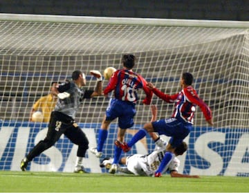 Los Pumas tienen el nada honroso reconocimiento de ser el equipo que ha hecho la menos productiva fase de grupos de una Copa Libertadores, con sólo un punto en la edición 2006. En su primer partido como local en el certamen, los felinos cayeron en el Estadio Olímpico Universitario ante el Maracaibo de Venezuela con un gol de Rafael Castellín.