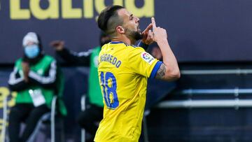 Negredo celebra un gol con el C&aacute;diz.