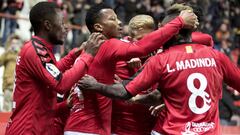 Los jugadores del N&aacute;stic de Tarragona celebran el gol de Uche en el partido ante el C&aacute;diz.