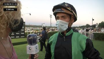 Ricardo Sousa, tras imponerse en la segunda carrera de las noches de verano en el Hip&oacute;dromo de la Zarzuela de Madrid.