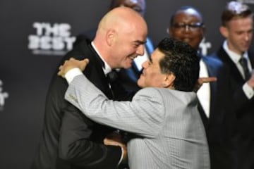 Diego Maradona y Gianni Infantino.