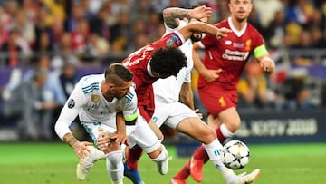 Ramos y Salah en la final de Champions.