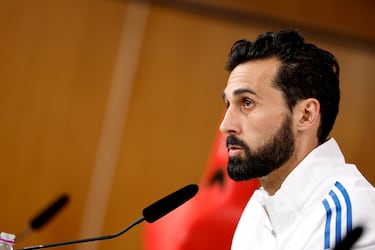 Arbeloa: “Mourinho no necesita sentarse en el sofá gris”