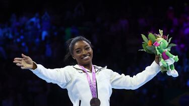 Simone Biles celebra uno de sus cuatro oro en los recientes Mundiales de gimnaria artística celebrados en Amberes.