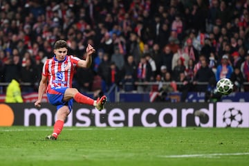 Un doble toque en el lanzamiento de su penalti invalid el gol de Julin Alvarez en la tanda de penaltis entre el Atltico de Madrid y el Real Madrid.