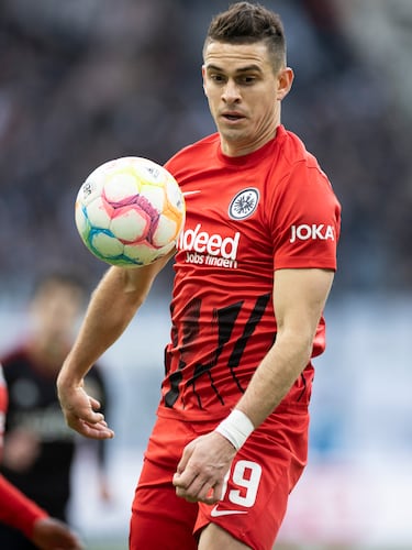 El delantero centro colombiano, exjugador del Atlético de Madrid y Villarreal, vistió la camiseta durante 92 partidos en los que anotó 15 goles y dio 12 asistencias. Consiguió una Europa League. 