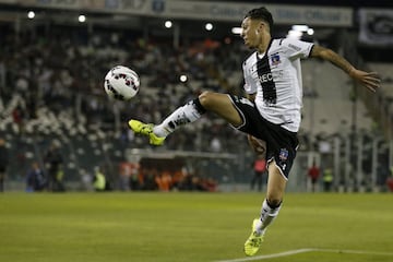 El 'Tin' se probó en las inferiores de la U y no quedó. Ahí partió a Huachipato, donde brilló. Los azules quisieron comprarlo, pero finalmente Colo Colo se quedó con sus servicios. Hoy está en México.