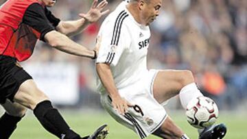 <b>POR LOS SUELOS</b>. Ronaldo volvió a tener una actuación muy desafortunada y en algunos momentos del partido fue abucheado por el público. Para colmo de males, se perderá el próximo partido en Murcia por acumulación de tarjetas.