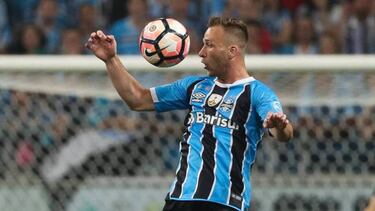 Arthur will not join Barcelona before December, Gremio insist