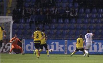 Slovan Liberec-Sevilla. Rabusik marca el 1-0 para los checos.