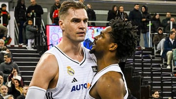 Mario Hezonja y Andrés Feliz celebran la victoria.