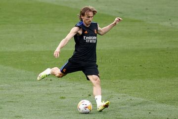 Modric, que reaparece, durante la sesión preparatoria del Madrid en el Bernabéu.